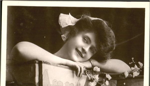 File:Billie Burke postcard 6.jpg