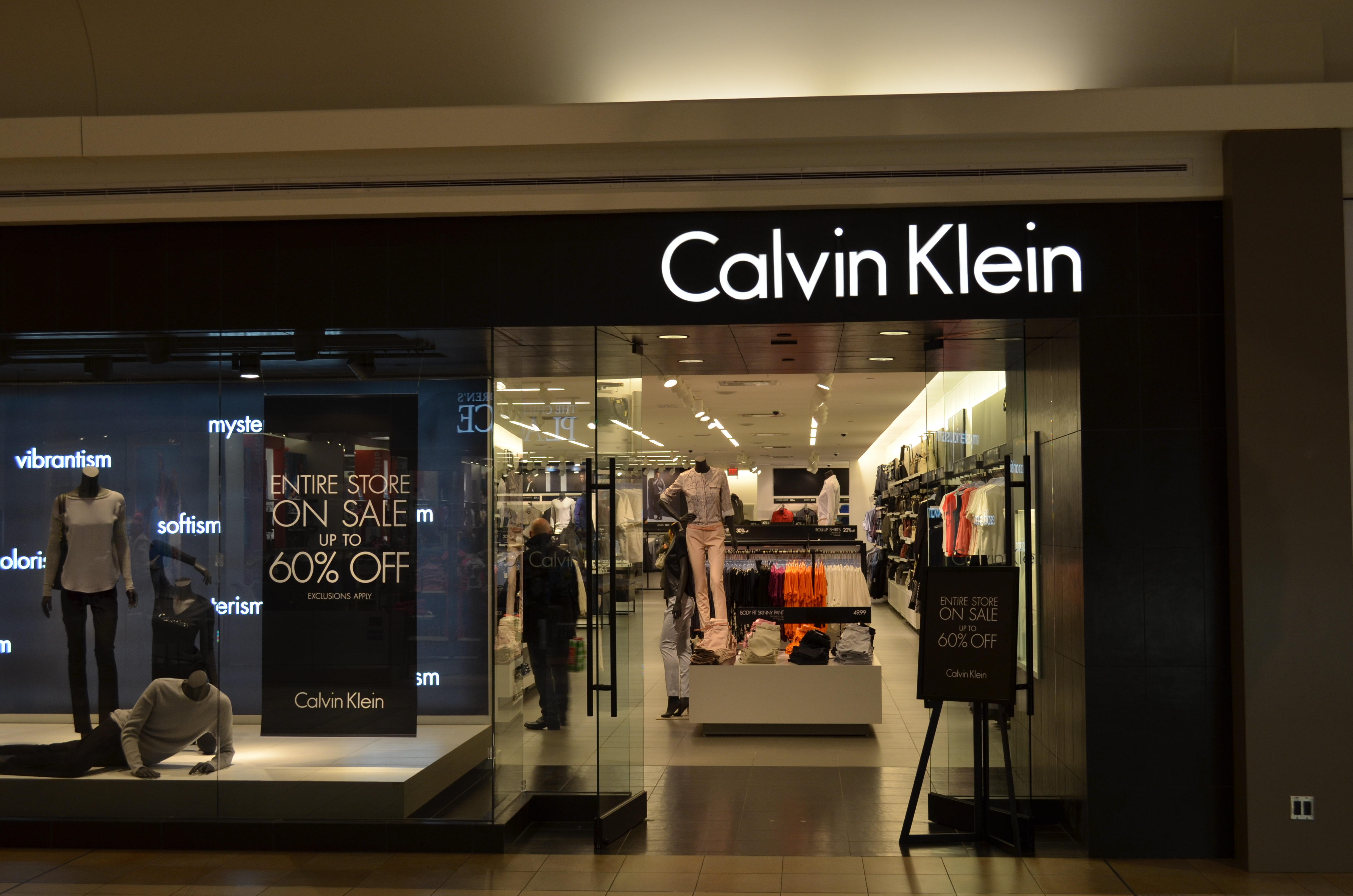 Arriba 41+ imagen calvin klein department store
