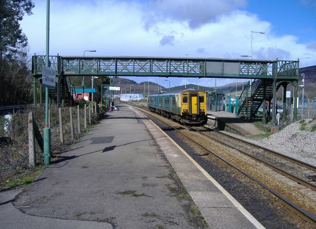 File:Cardiff train departs from Taff's Well - geograph.org.uk - 371339.jpg