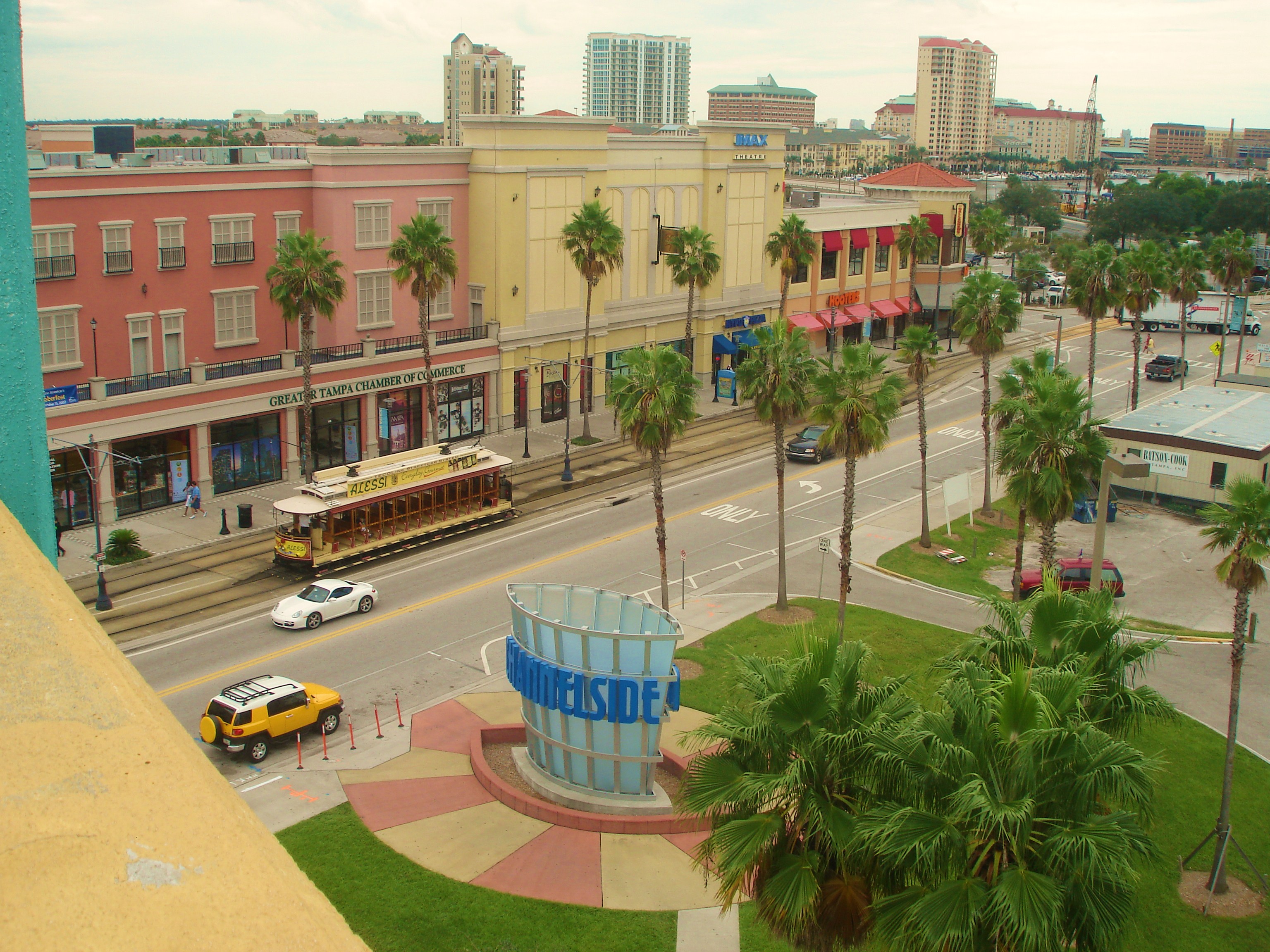 File:Channelside Bay Plaza in Tampa, FL.jpg - Wikimedia Commons