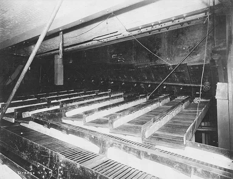 File:Detail of the upper riffles on Canadian Klondike Mining Company's gold mining dredge No 3, Yukon Territory, between 1908 and 1918 (AL+CA 2223).jpg