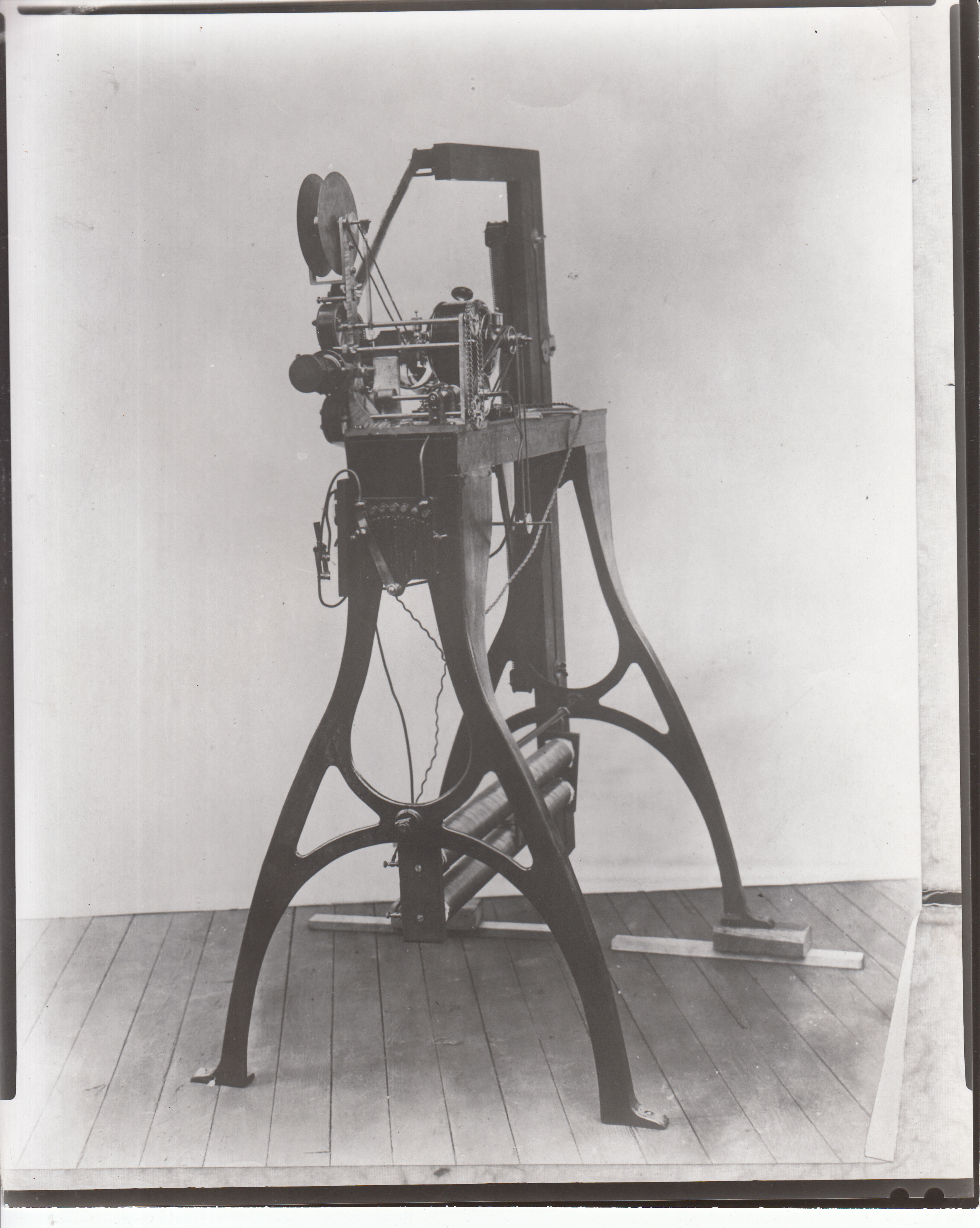 thomas edison motion picture projector