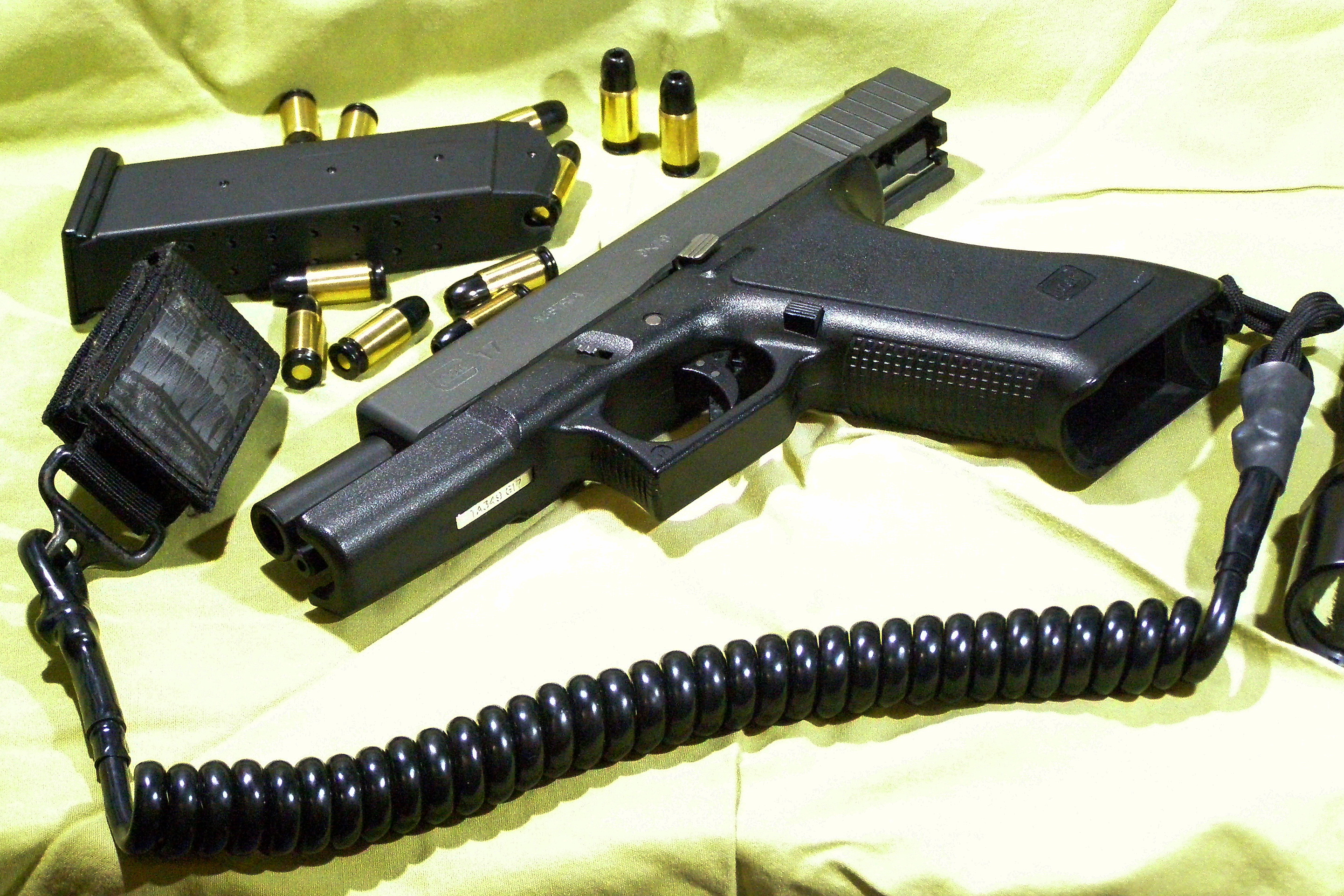 ファイル:Glock 17 Modelgun(Japan).jpg - Wikipedia