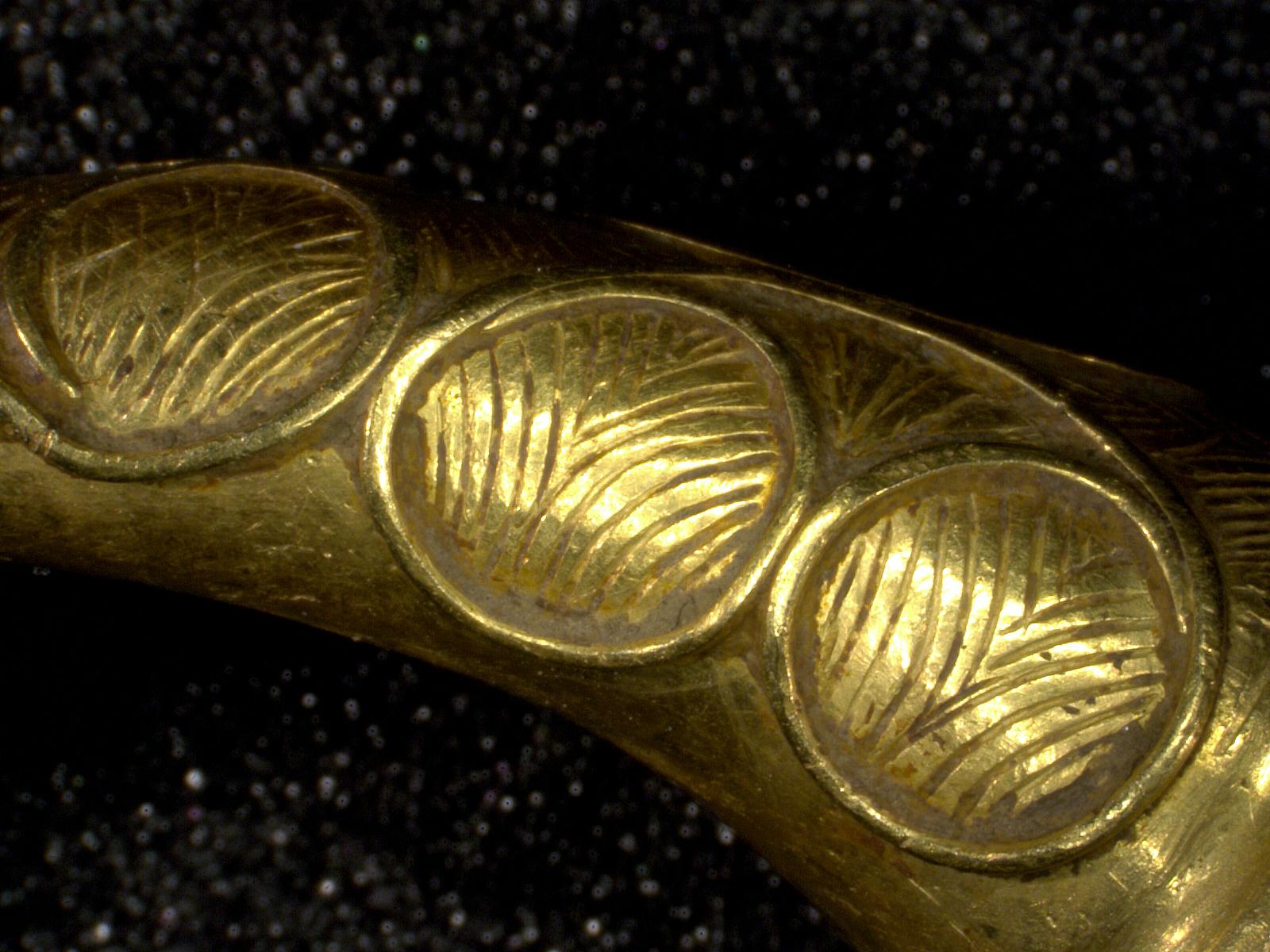 File:Iron Age, Detail of the decoration on bracelet 3 (FindID 820219).jpg - Wikimedia Commons