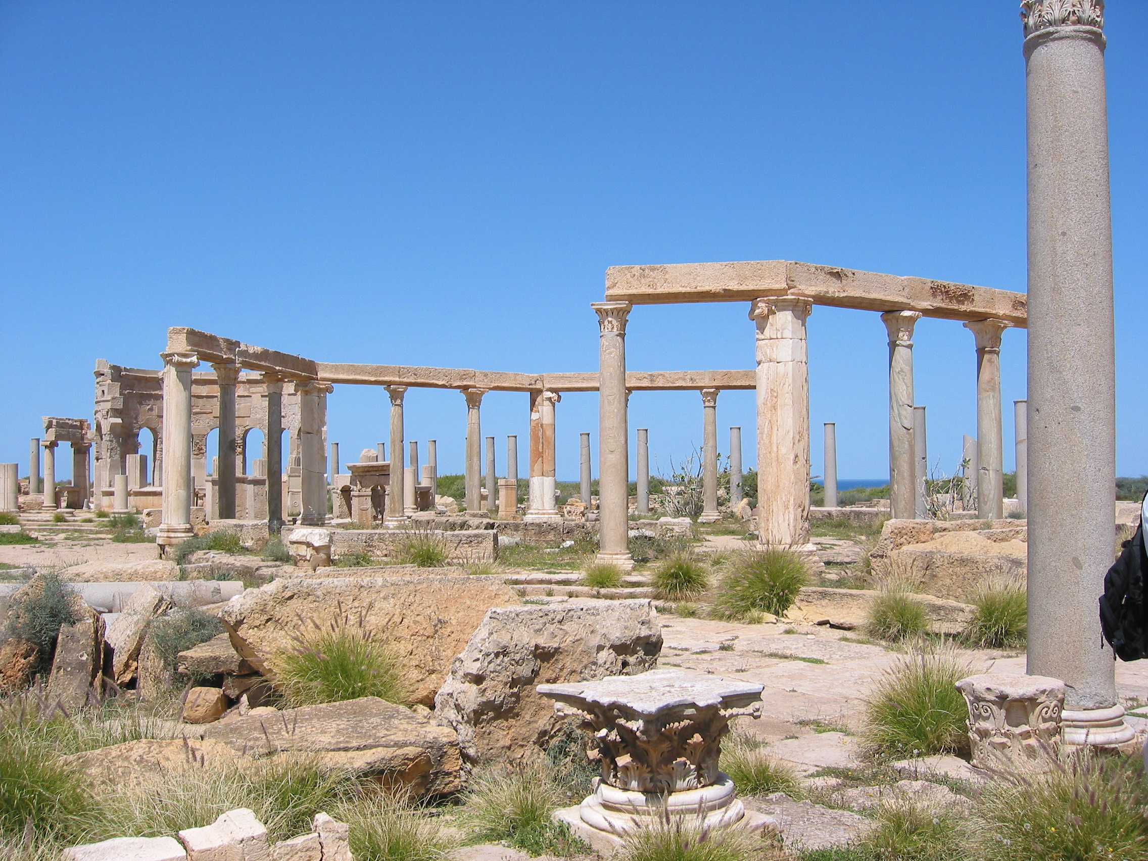 Leptis Magna market place April 2004.jpg