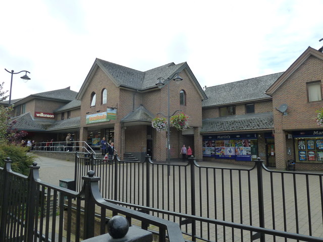 File:Looking across from the Methodist Church to Farm Foods - geograph.org.uk - 2659882.jpg