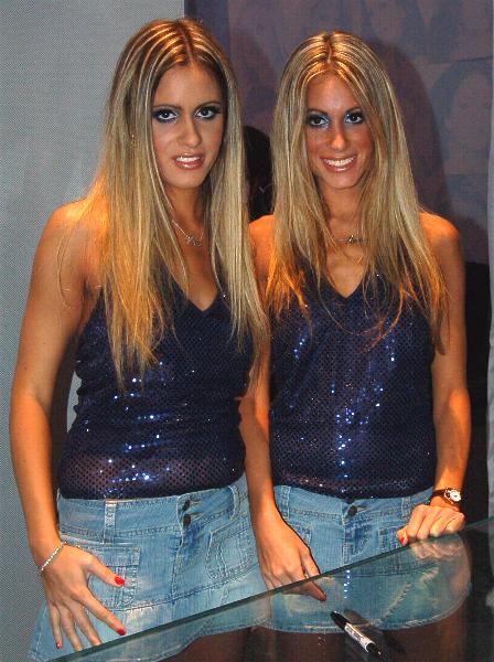 File:Love twins at 2006 AEE Friday 2.jpg