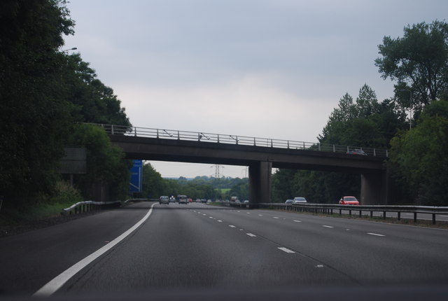 File:M4, westbound - geograph.org.uk - 3683064.jpg