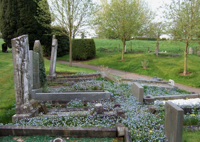 File:Marston church yard. - geograph.org.uk - 1258796.jpg