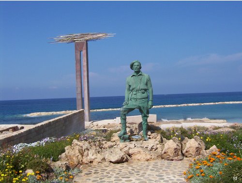 File:Monument Georgius Grivas Paphos fd.jpg