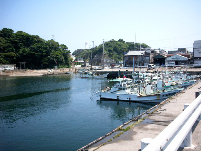 File:Nakiri-fishing-port 01.JPG