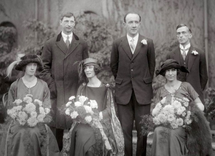https://upload.wikimedia.org/wikipedia/commons/d/d8/O%27Higgins%27_Wedding%2C_1921.jpg