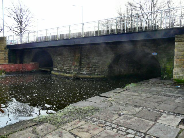 File:Peak Forest Canal - geograph.org.uk - 1080522.jpg