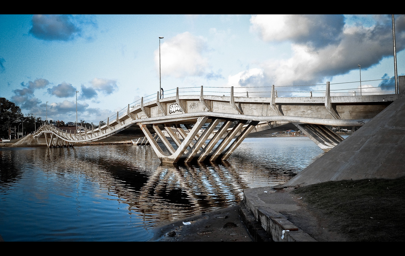 круглый мост в уругвае