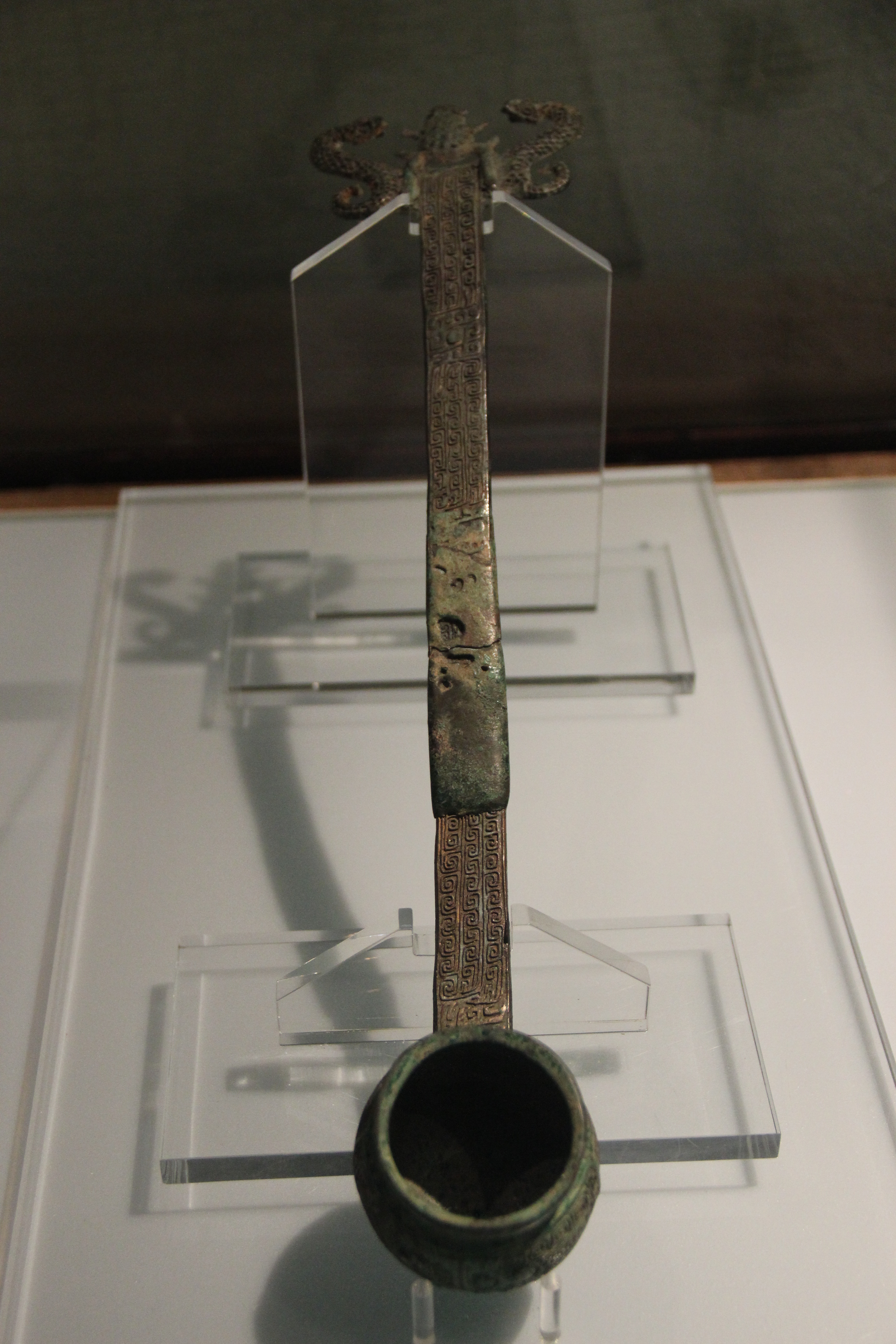 File:Shang Bronze Dou (Wine Dipper) 蛇首扁柄斗.jpg - 维基百科