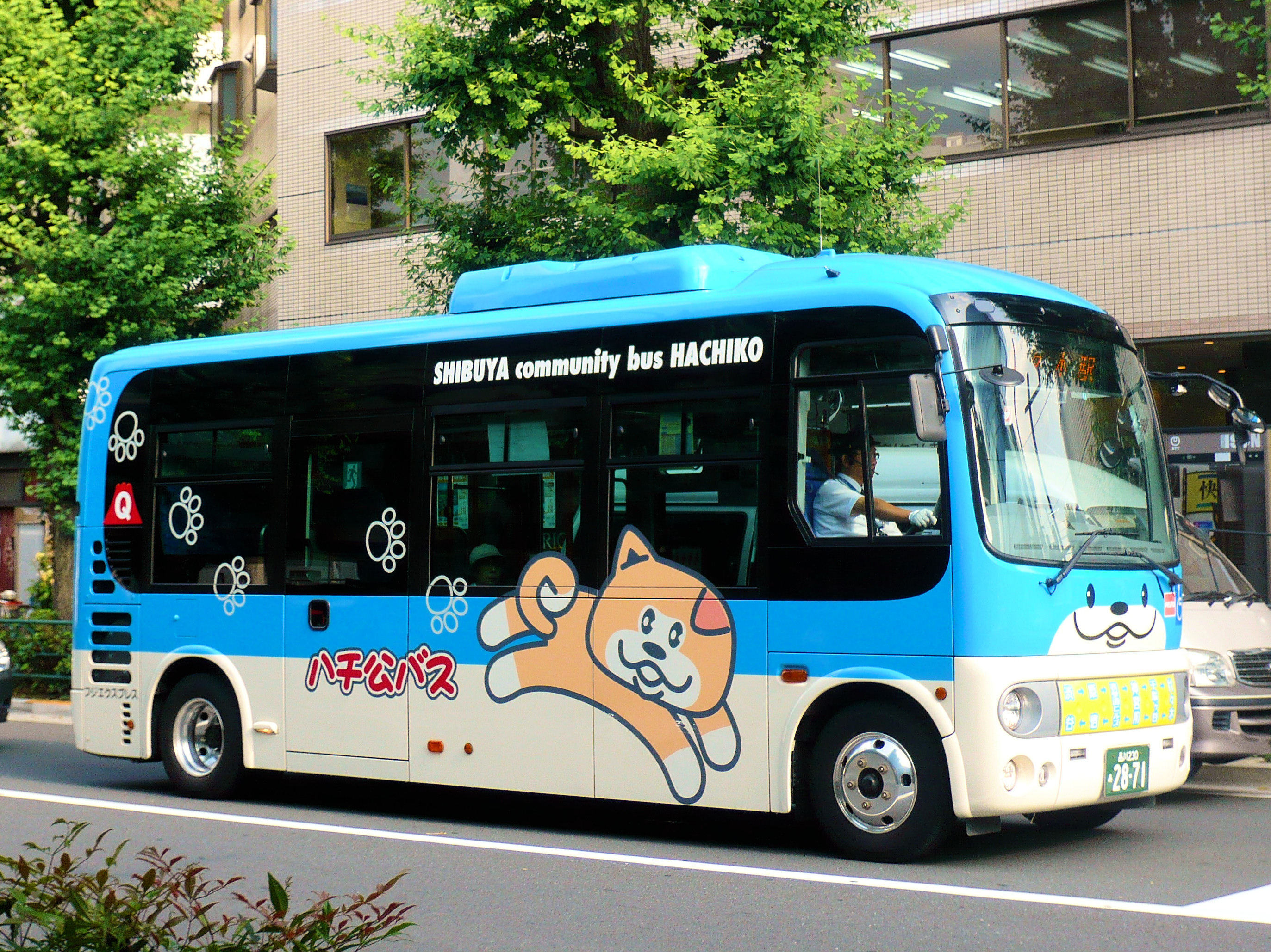 Shibuya Hachiko Bus (2846051593).jpg