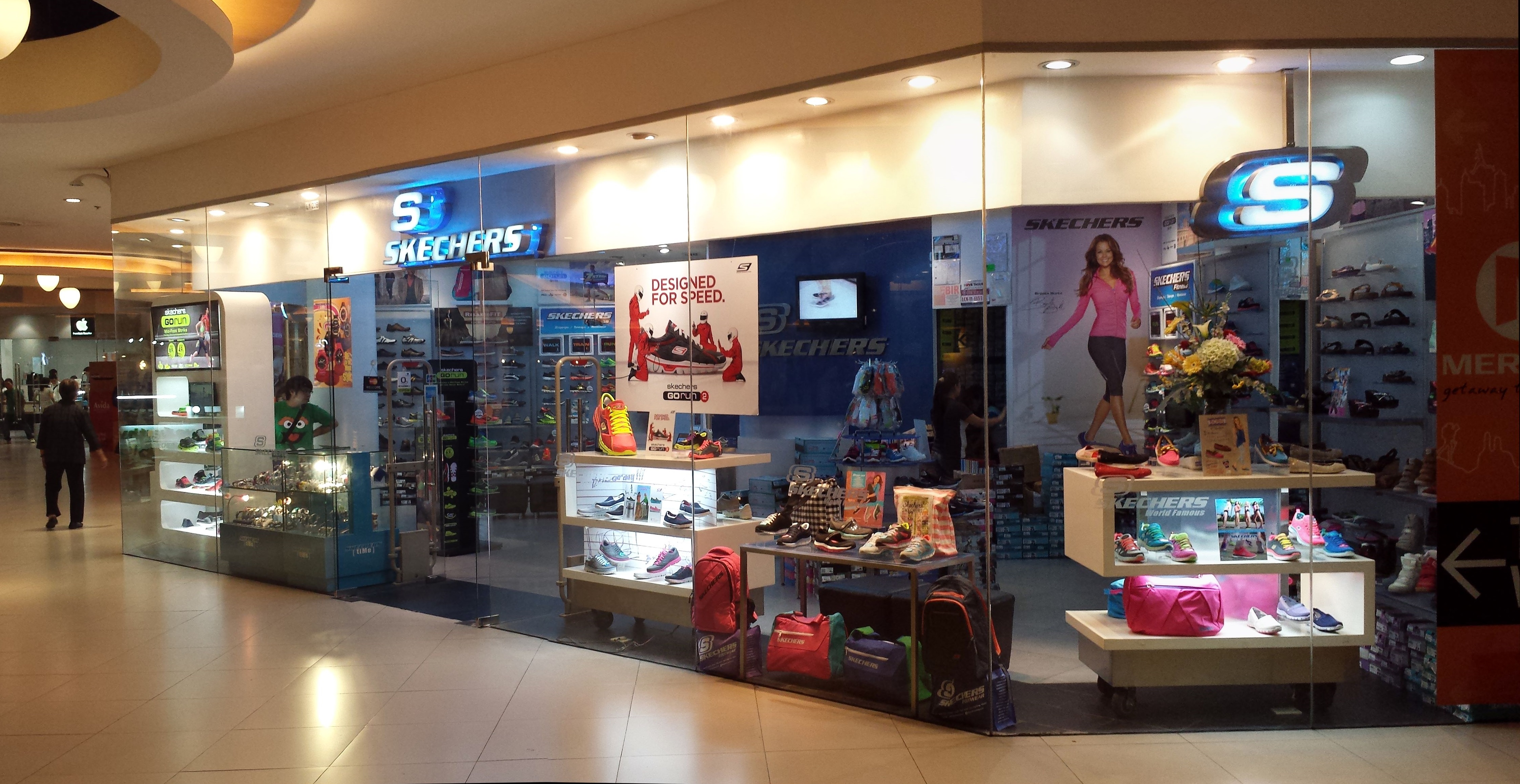 market mall skechers