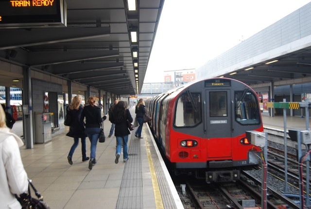 File:Stanmore train at the end of the Jubilee underground line, Stratford - geograph.org.uk - 1128529.jpg