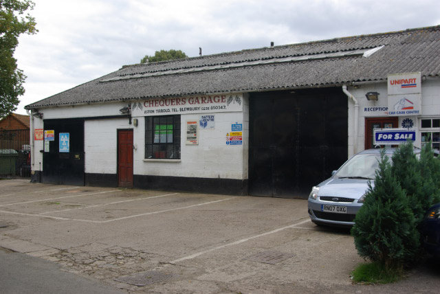 File:The Chequers Garage, Aston Tirrold - geograph.org.uk - 938332.jpg