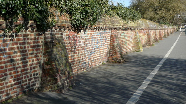 File:Wall in Church Lane, Beddington - geograph.org.uk - 1186458.jpg