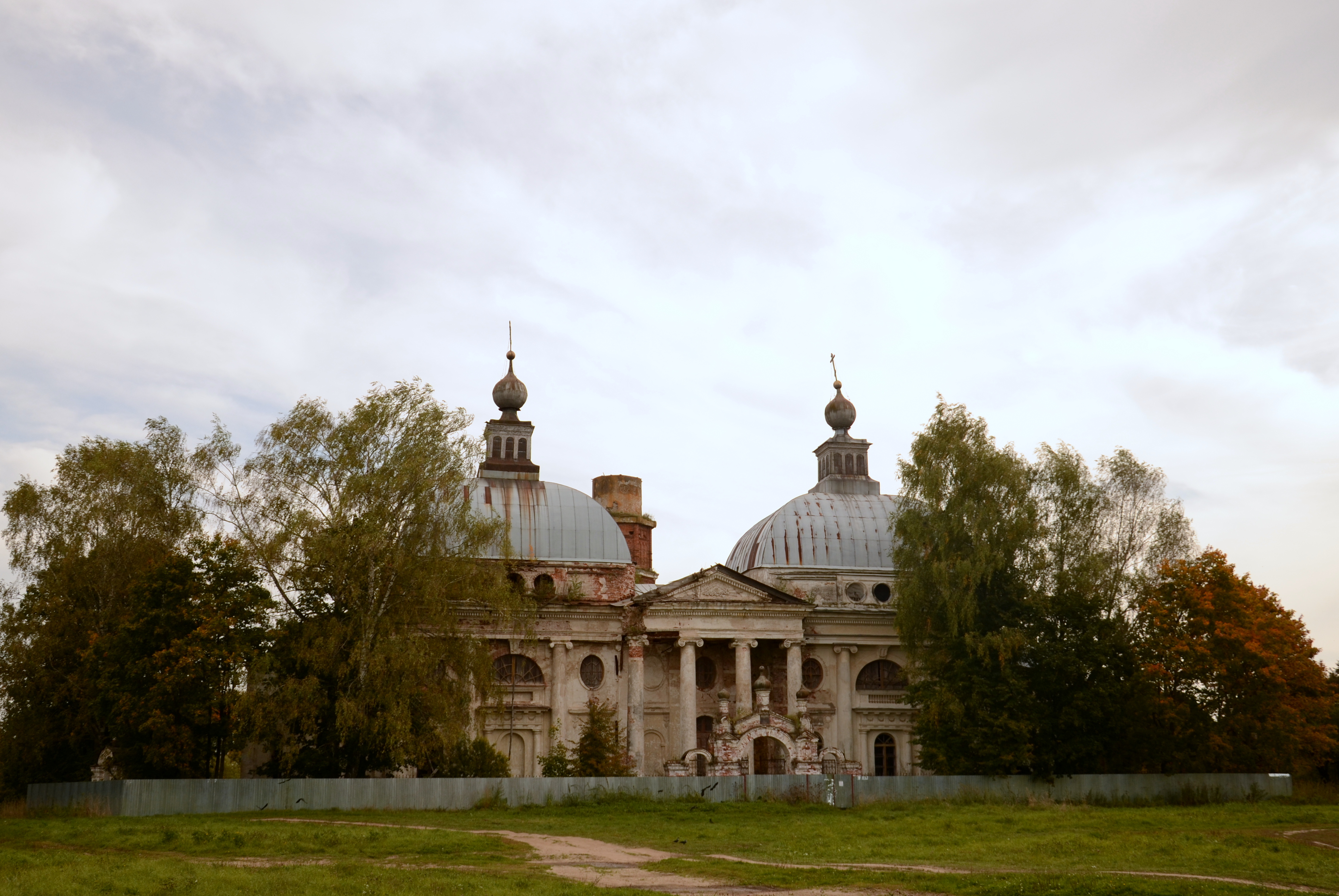 Казанская Церковь (Ярополец). Волоколамский район Казанская Церковь. Ярополец усадьба Гончаровых. Храм Казанской иконы Богоматери в Яропольце. Погода ярополец