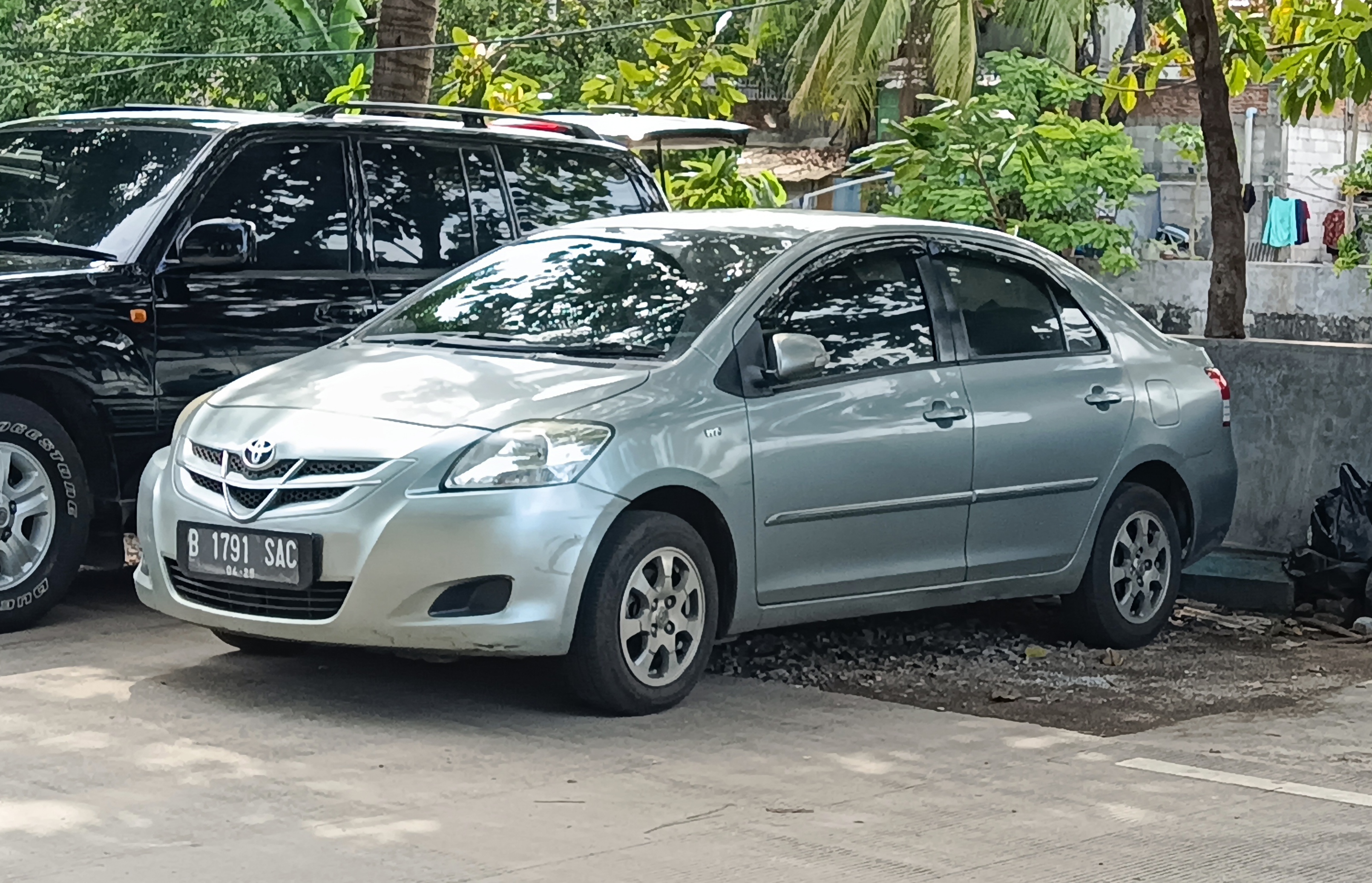 Toyota Belta - Wikipedia