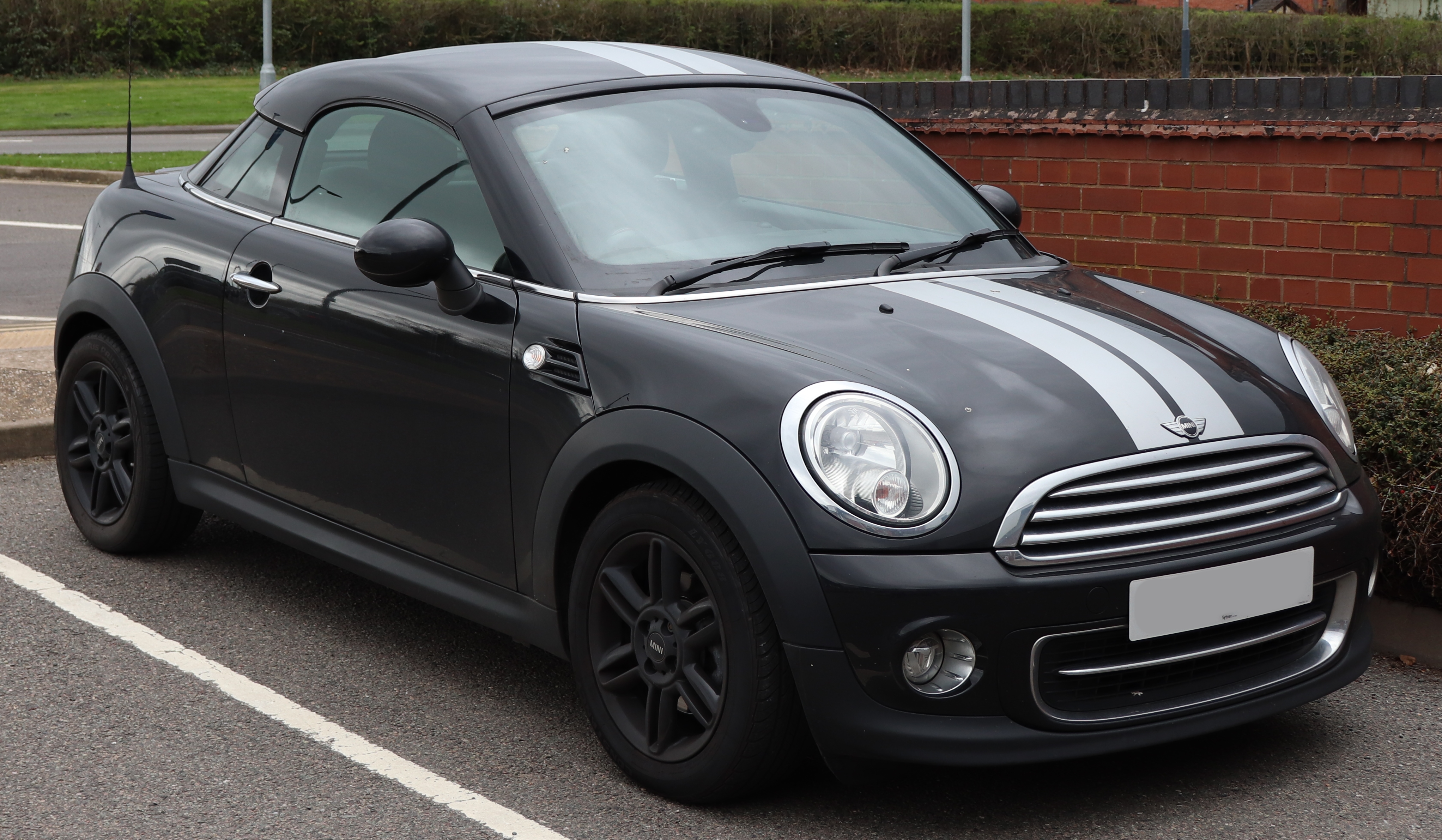 File:2015 Mini Cooper Coupé 1.6 Front.jpg - Wikimedia Commons