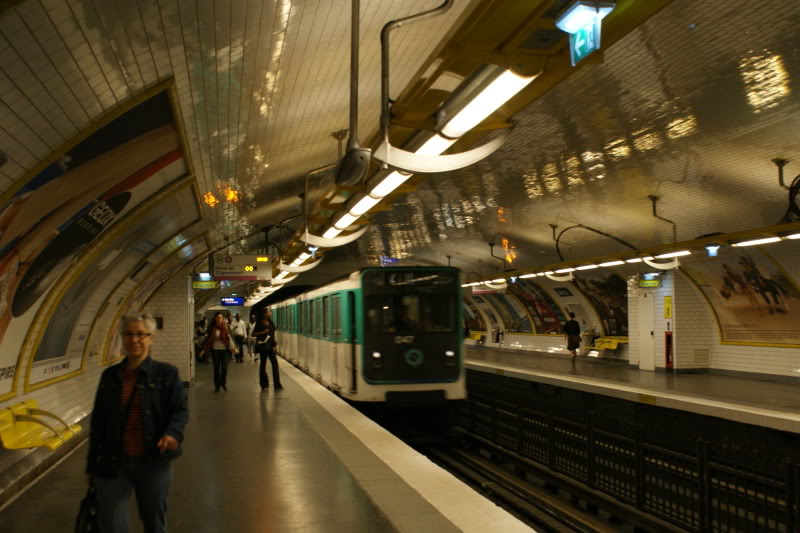 File:Alesia metro station, Paris 20 April 2011.jpg