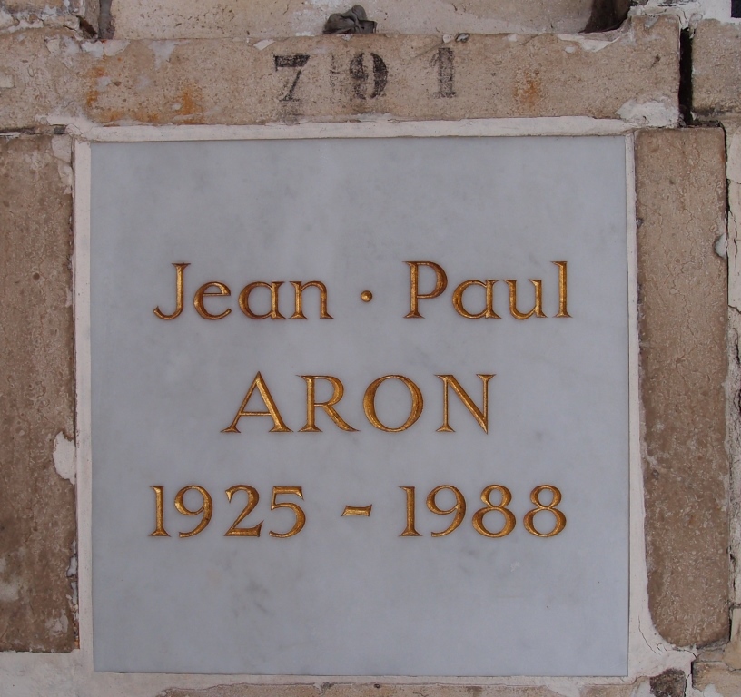 Urnengrab von Jean Paul Aron auf dem Cimetière du Père-Lachaise in Paris