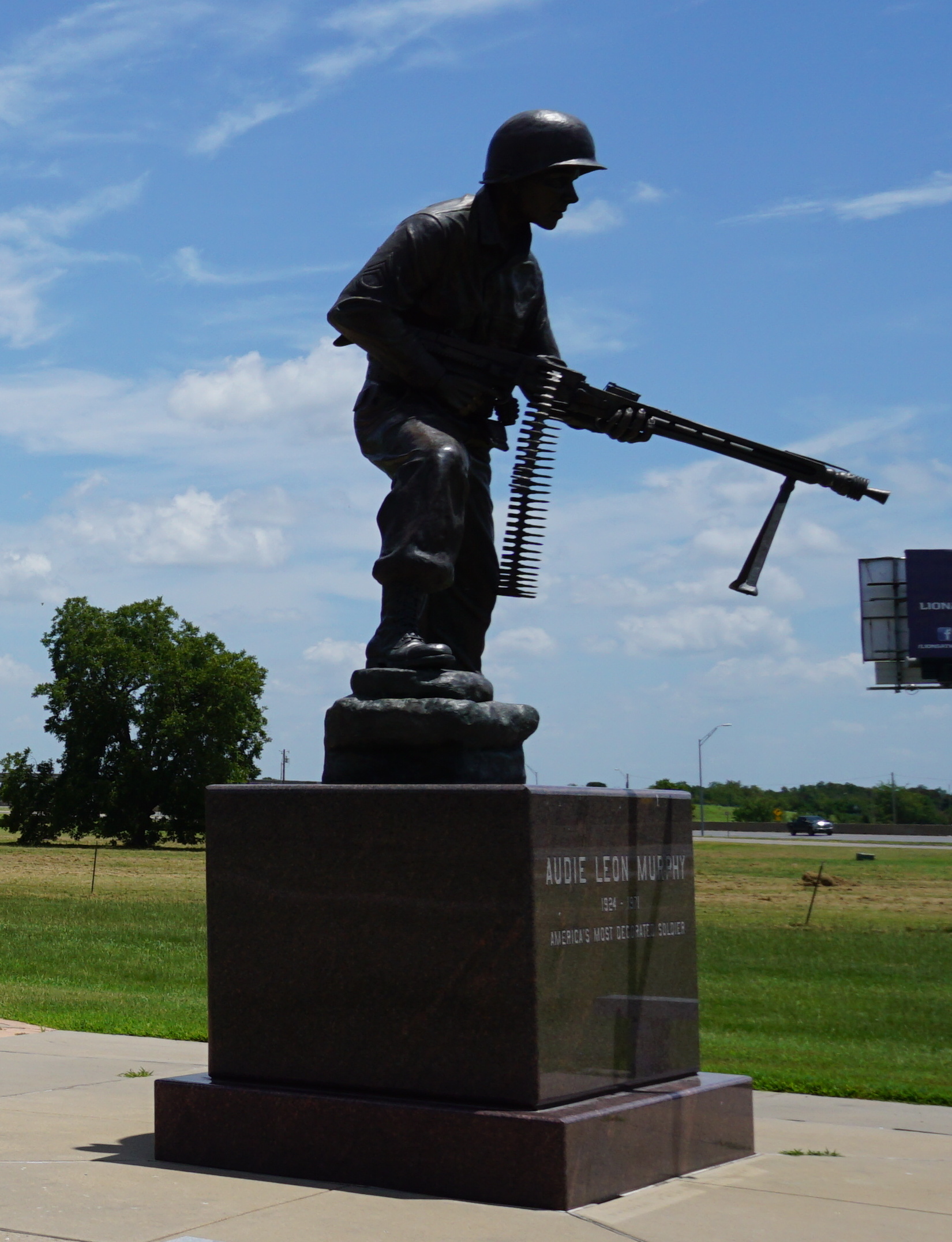 Audie Murphy Single-handedly Stopped a German Attack