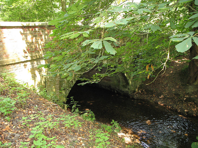 File:Bridge over the Mimram - geograph.org.uk - 196647.jpg