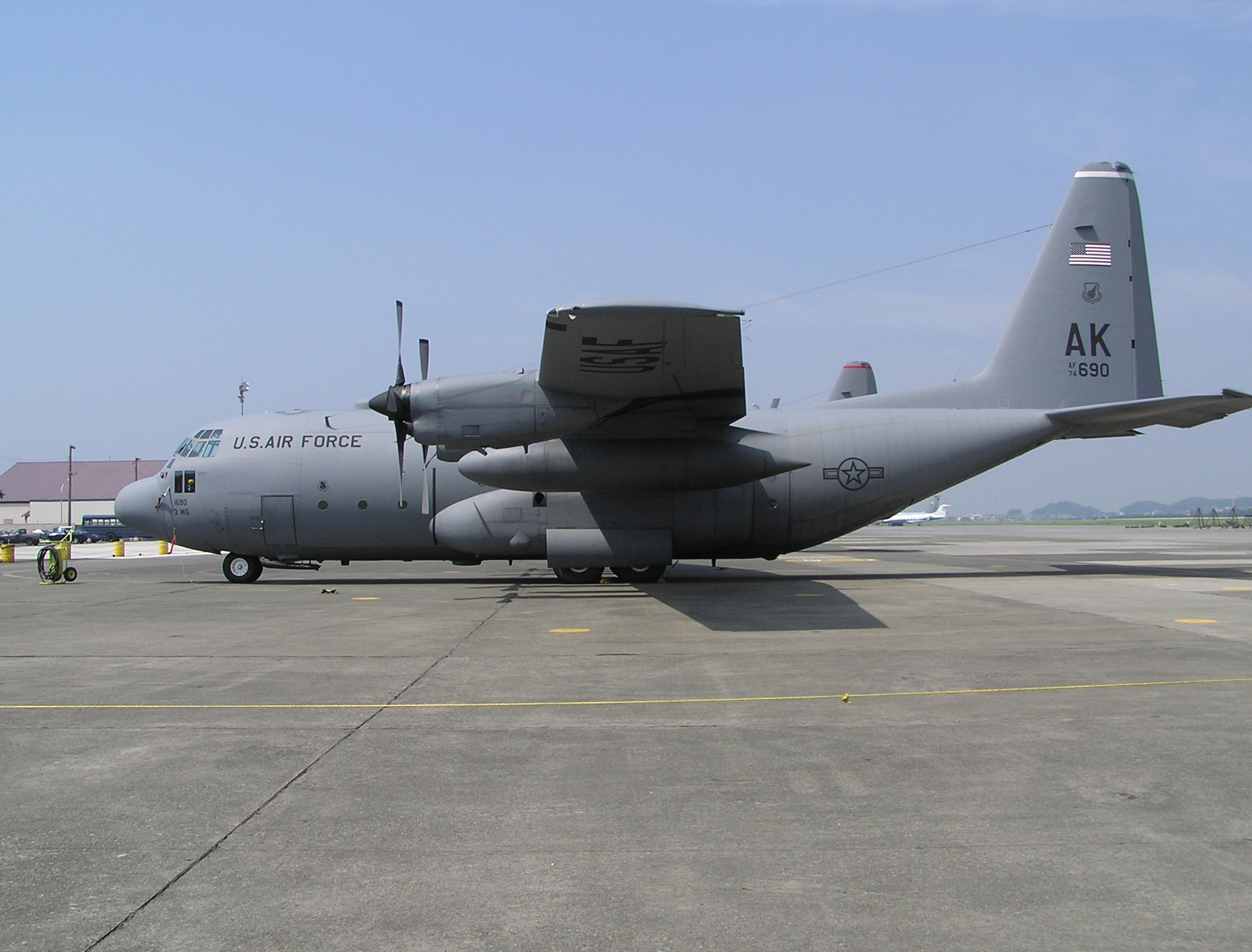 C 130 50. C130 самолет. Авиабаза Йокота. С-130 ВВС Кореи. Самолеты США В Ираке.