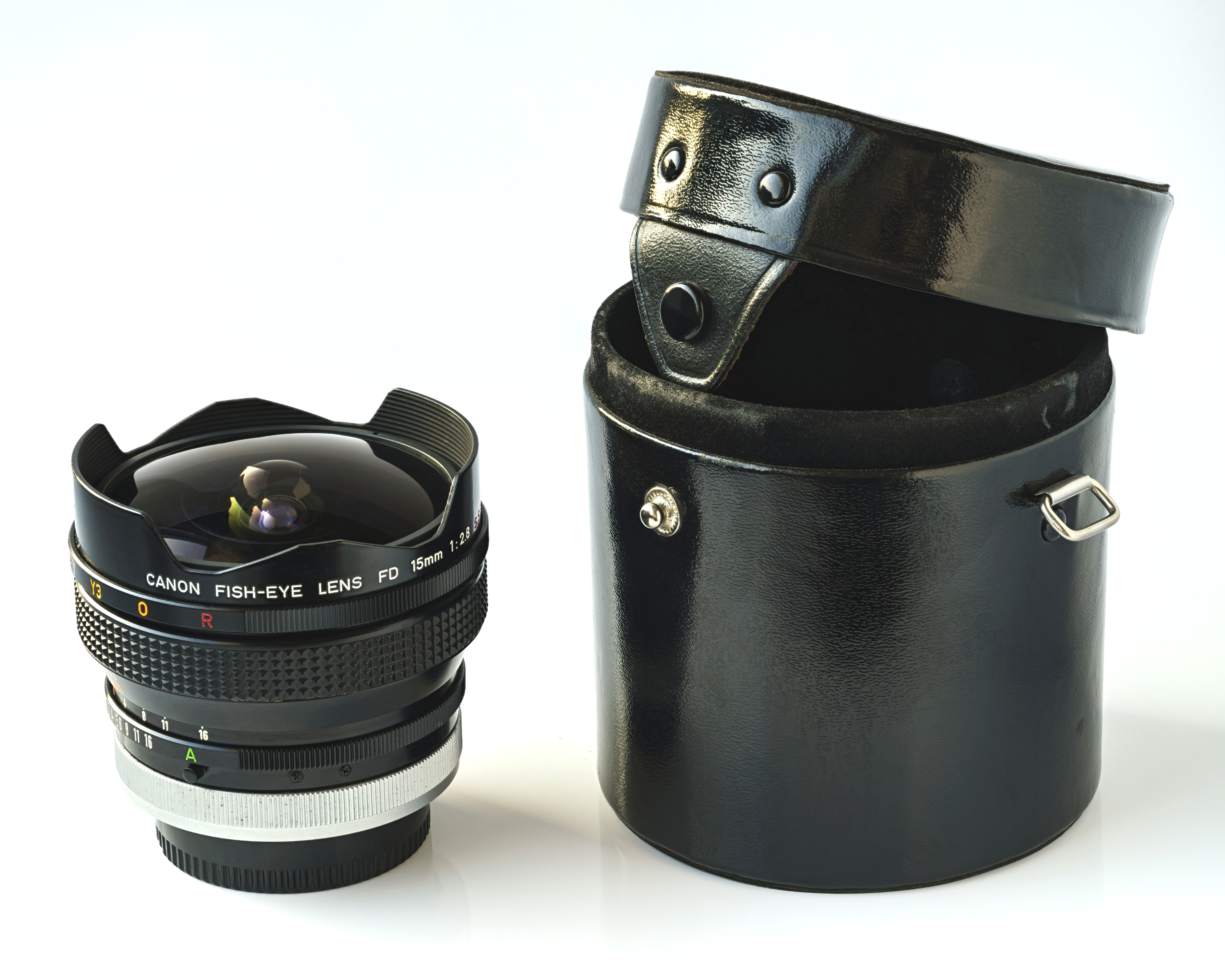 File:Canon 15mm f2.8 SSC lens and satchel ( DSF3158).jpg