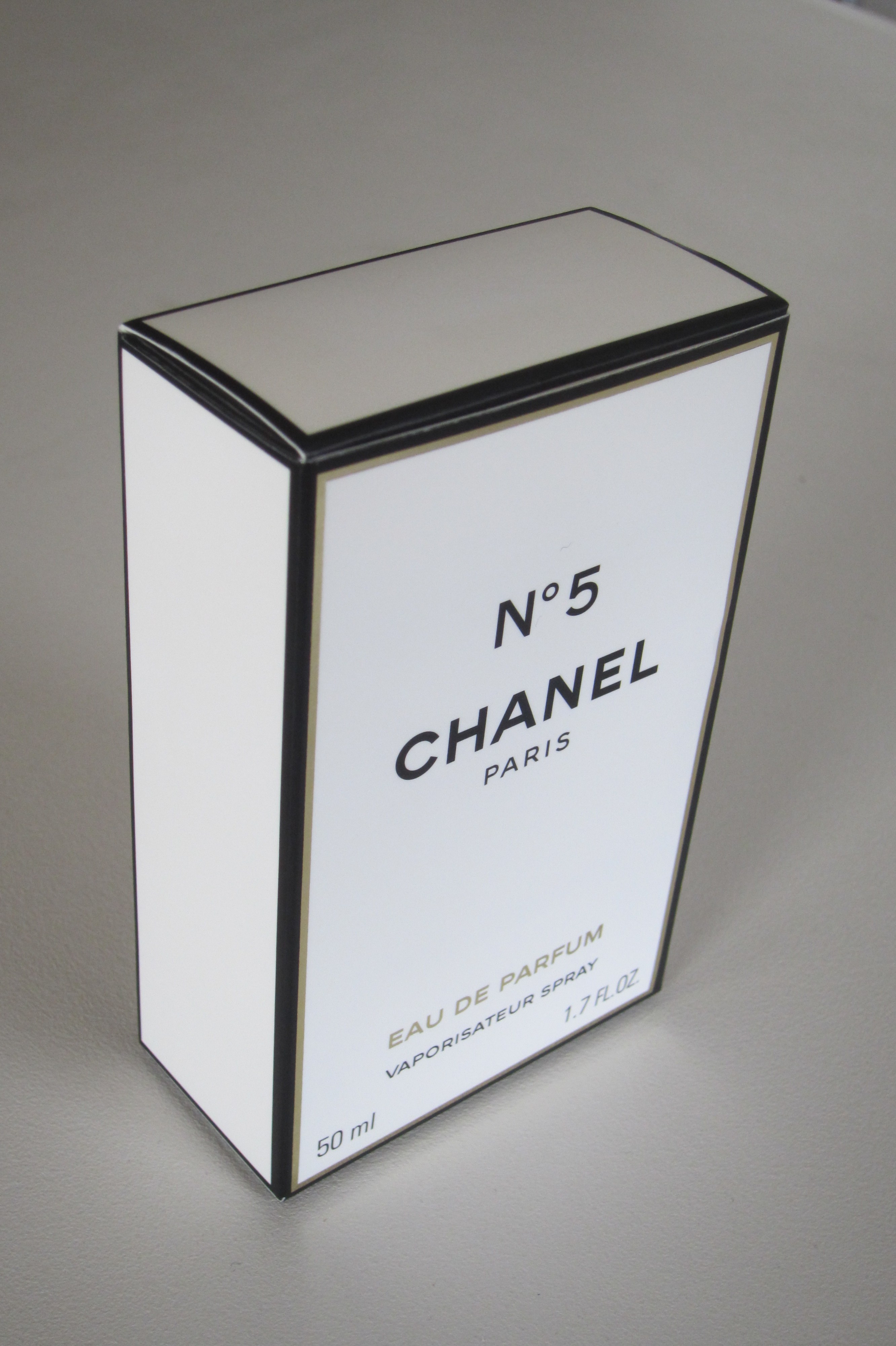 Коробочки шанель. Коробка от парфюма. Коробка Chanel. Коробочка Шанель. Коробка для духов.