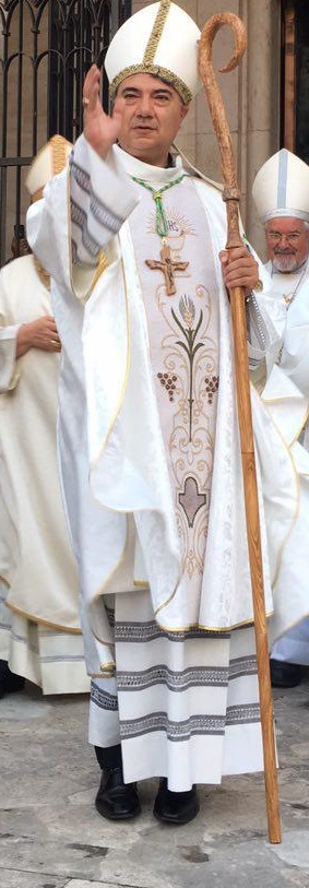 Biskop Battaglia ved slutten av bispevielsen den 3. september 2016
