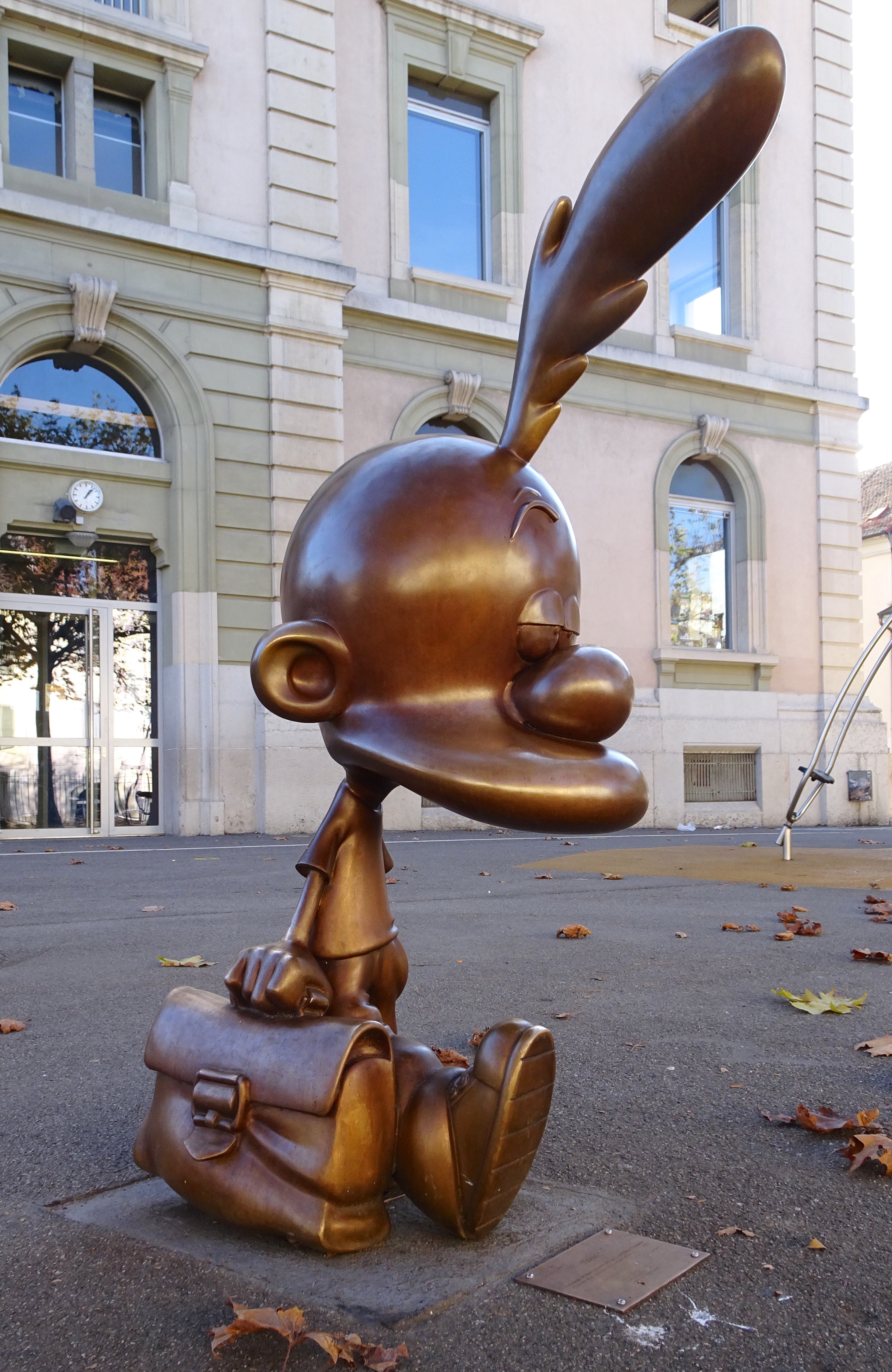 ''Titeuf'' dans le préau de son école à [[Carouge