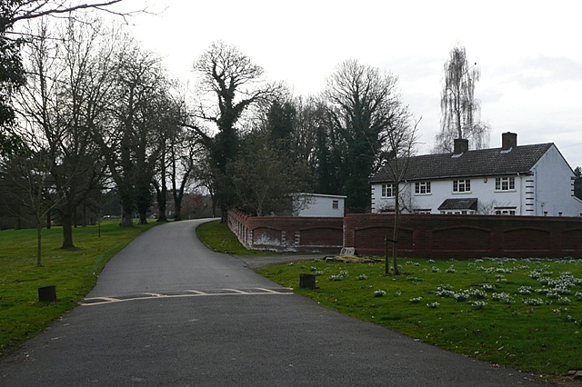 File:Entrance to Calcot Park golf course - geograph.org.uk - 1189070.jpg