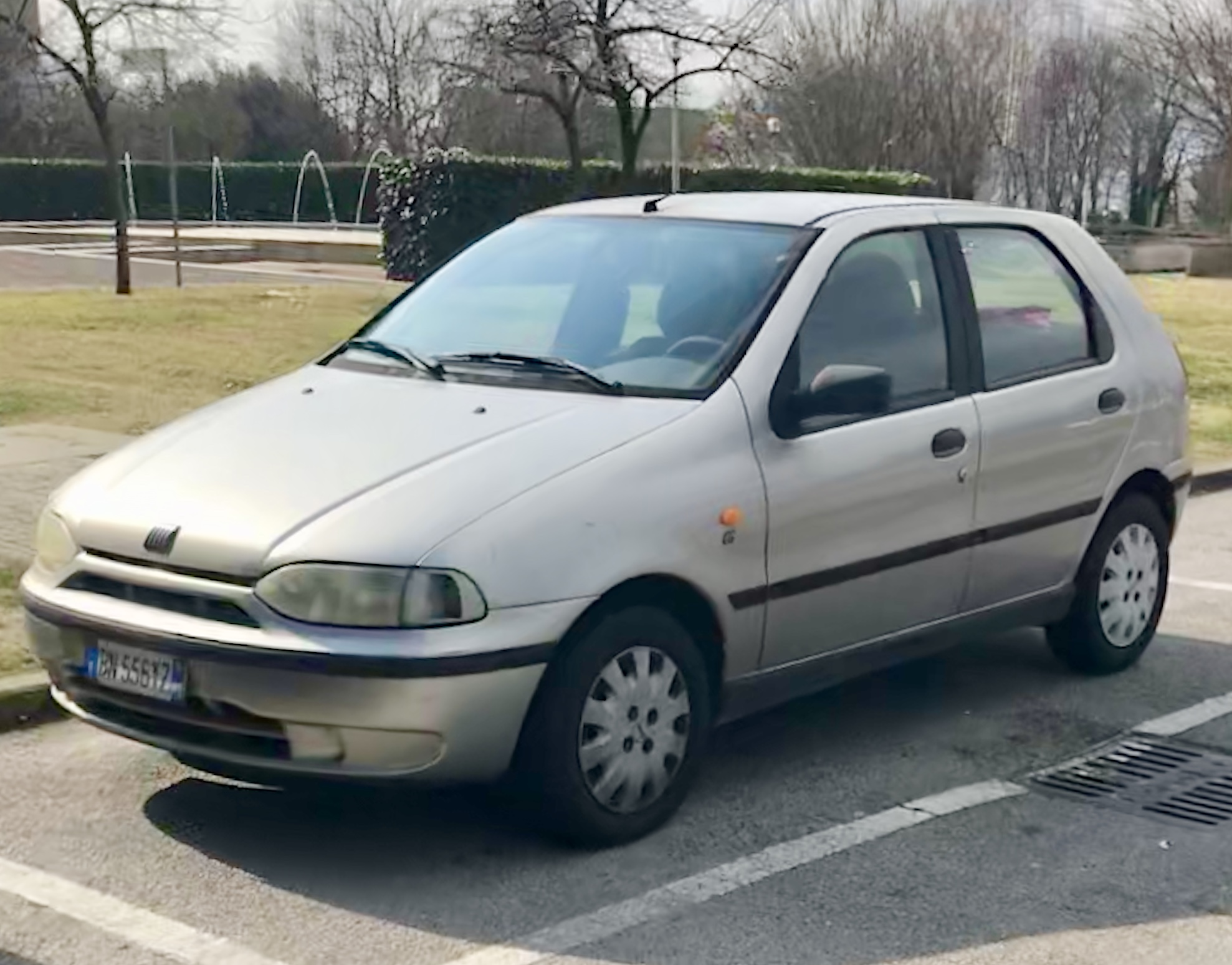 Ряд автомобилей Fiat Palio