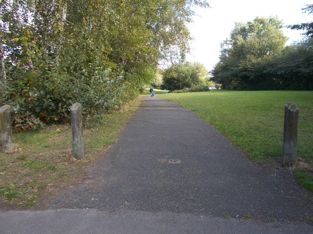 File:Footpath - Main Street - geograph.org.uk - 5136837.jpg