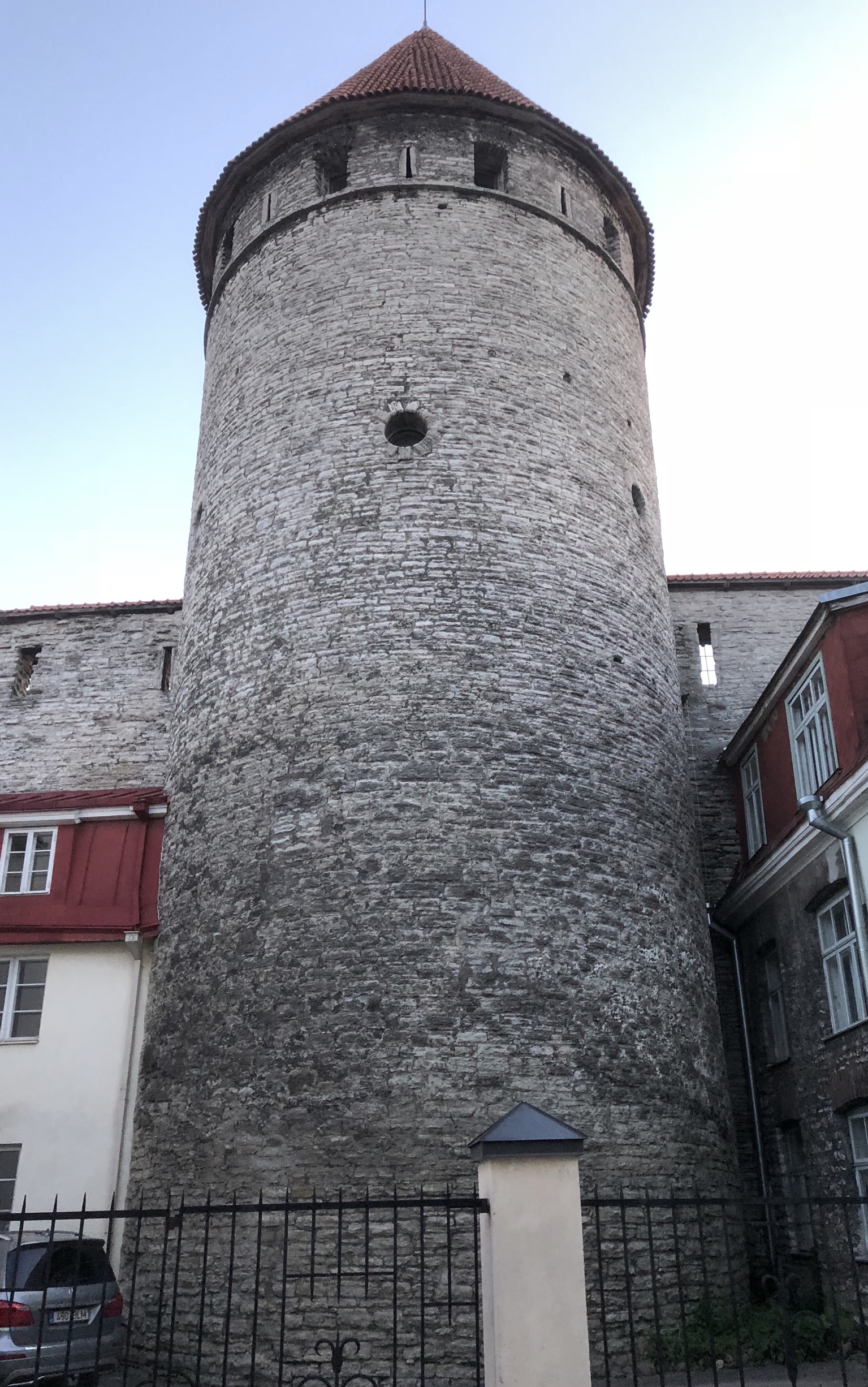 File:Helleman-Turm der Revaler Stadtbefestigung.jpg - Wikimedia