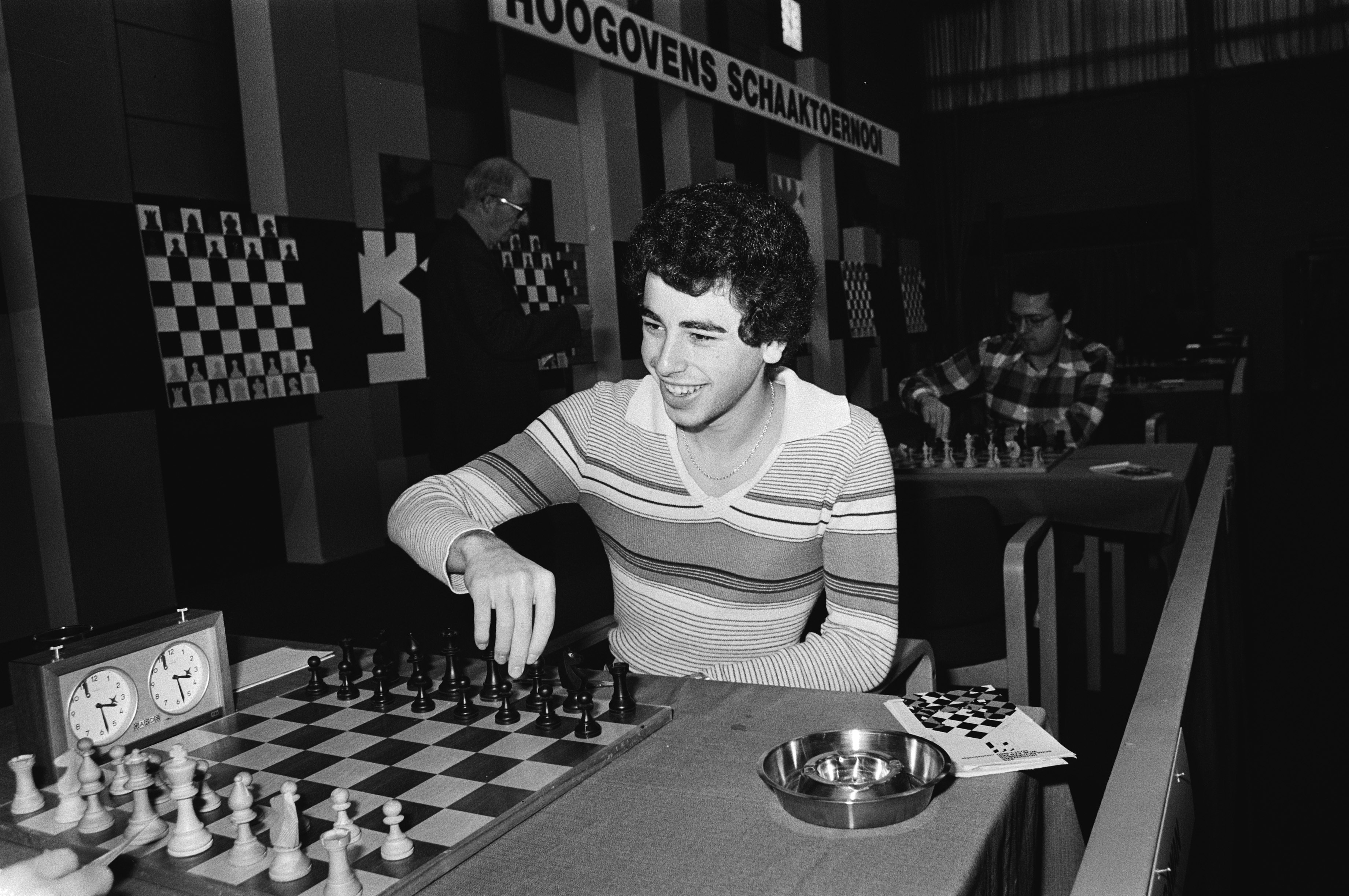 File:Mikhail Tal 1988.jpg - Wikipedia