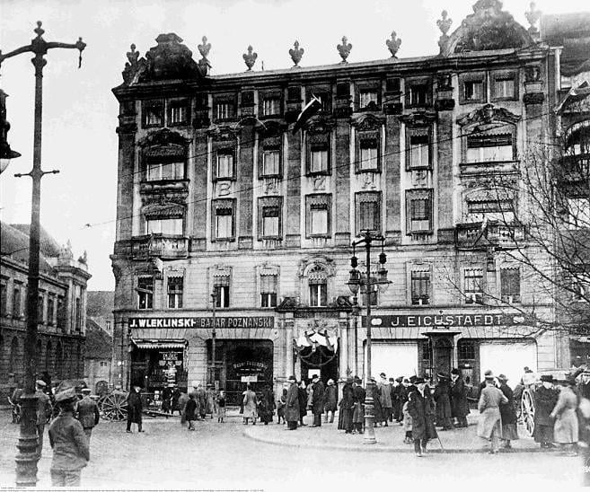 File:Hotel Bazar 1918.jpg