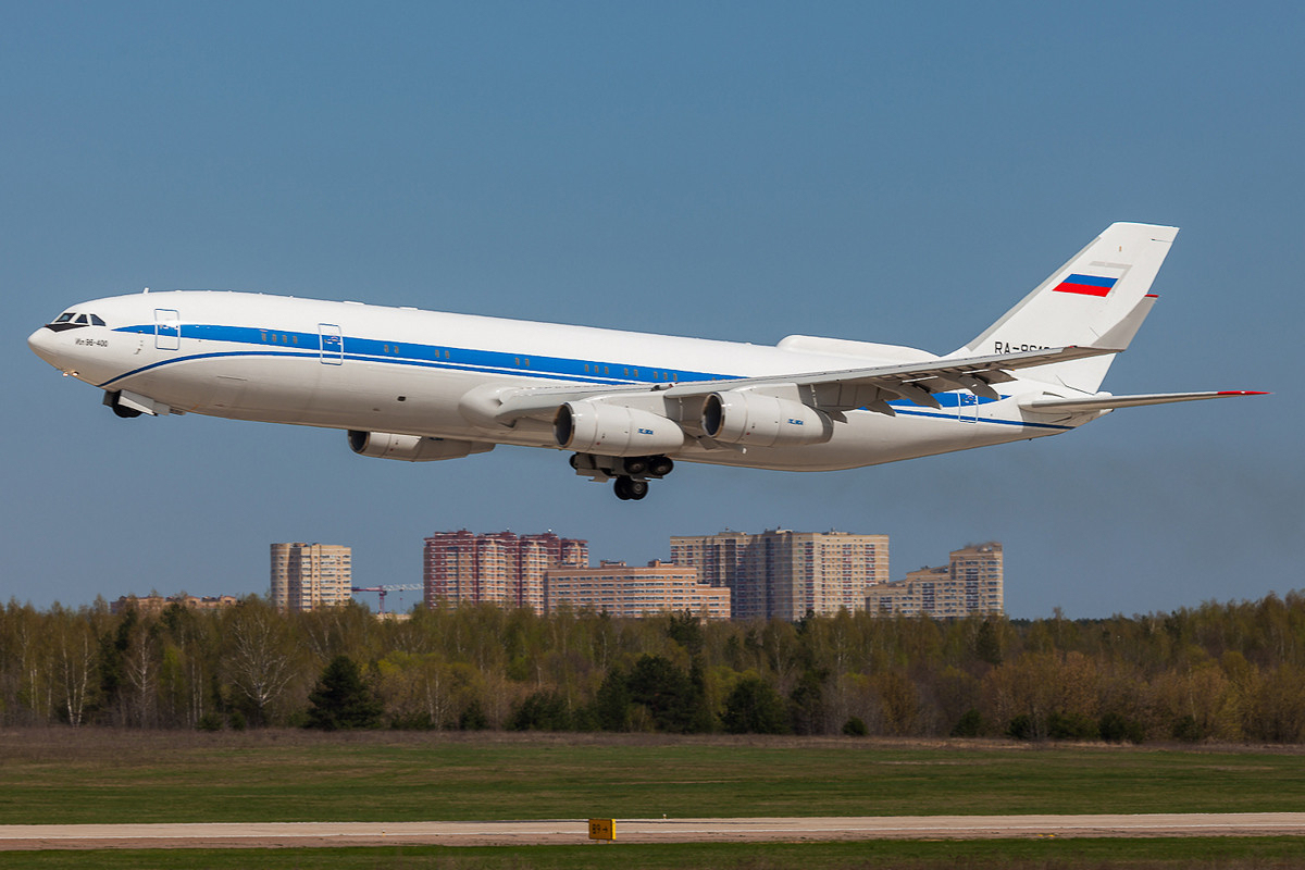 Пассажирские самолеты летающие в россии. Самолет ил 96. Ил-96-400м. Ил-96 пассажирский самолёт. Ил 96 400.