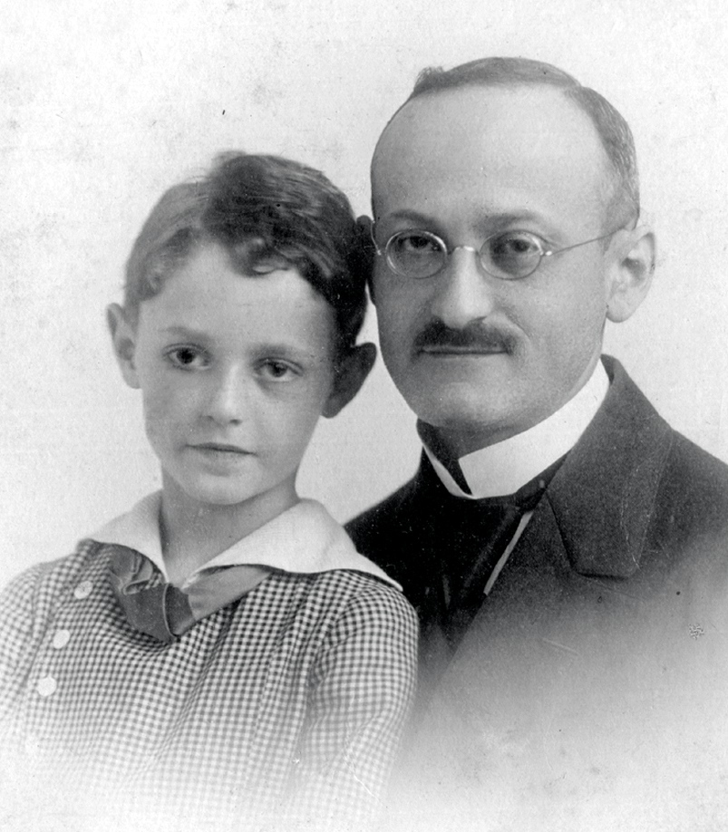 Josef Tal con su padre Julius Grünthal (1917)