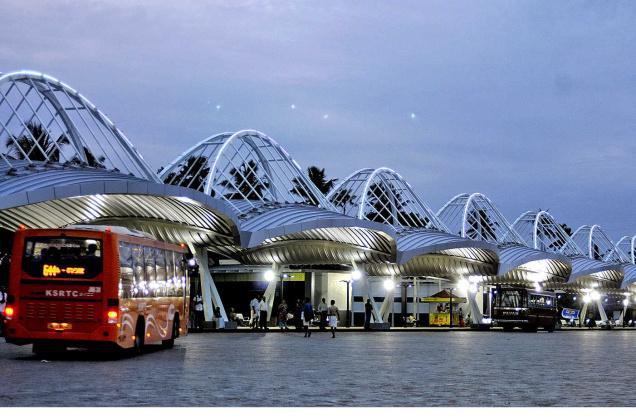 File:Kochi city -the night view of beautiful Vyttila Mob Hub.jpg