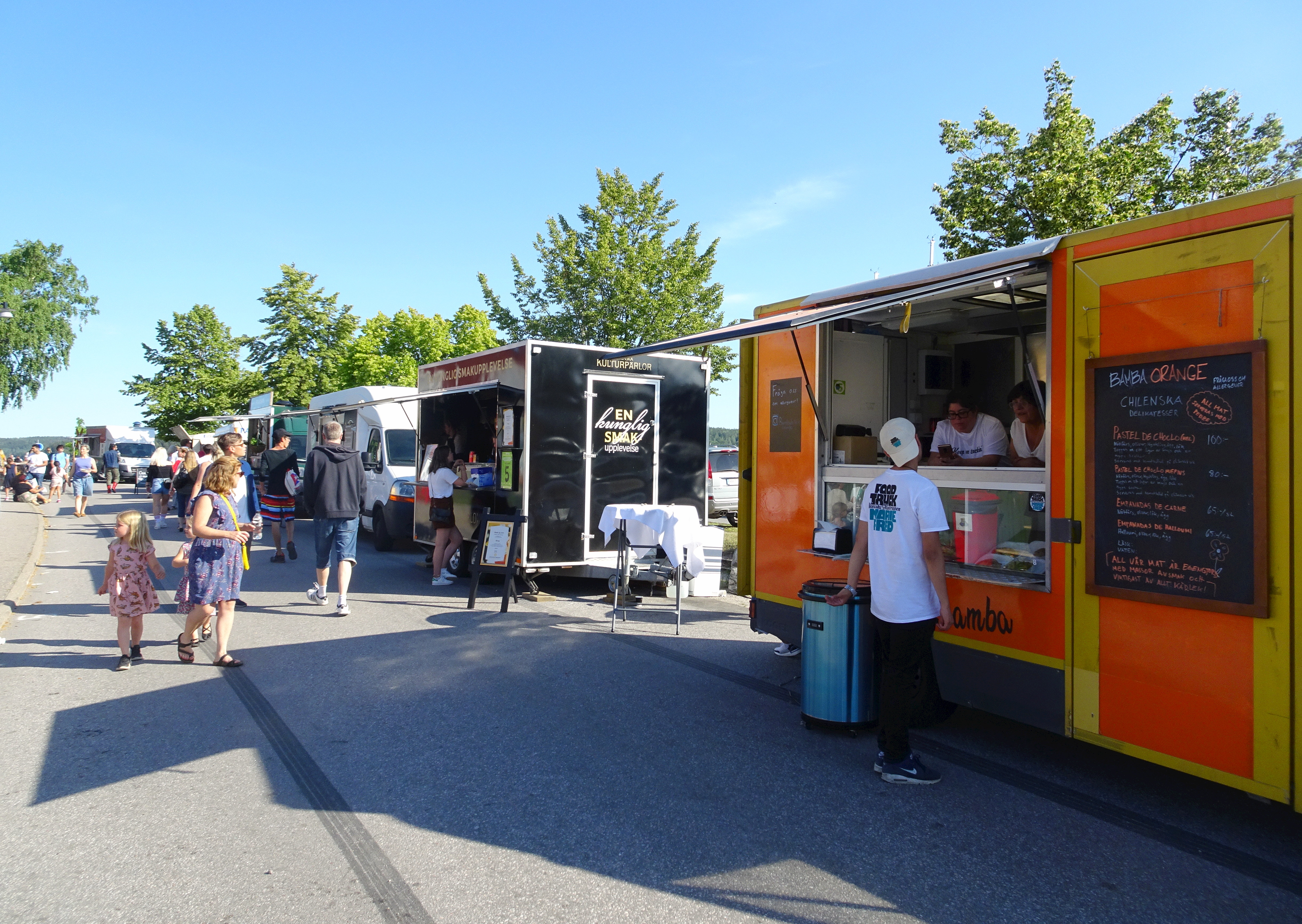 File:Mariefred, food-truck festival,  - Wikimedia Commons