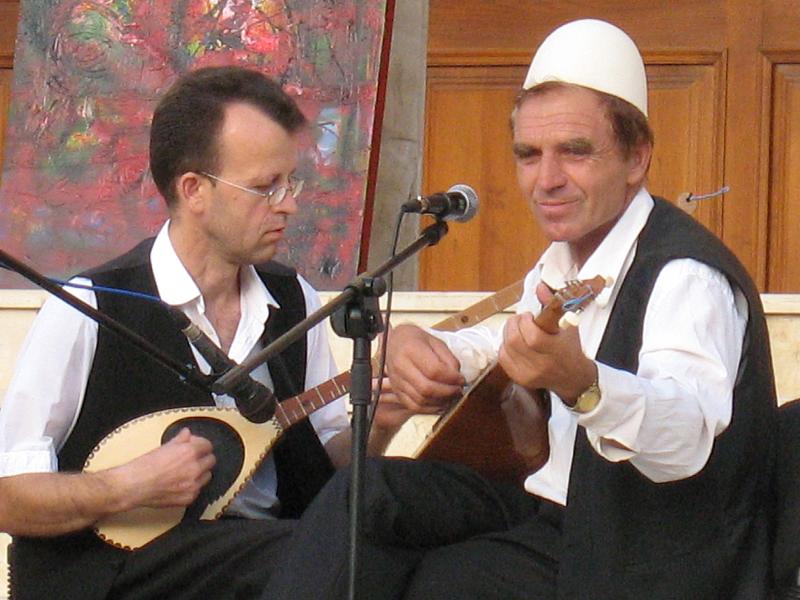 File:Musicians in Pristina.jpg