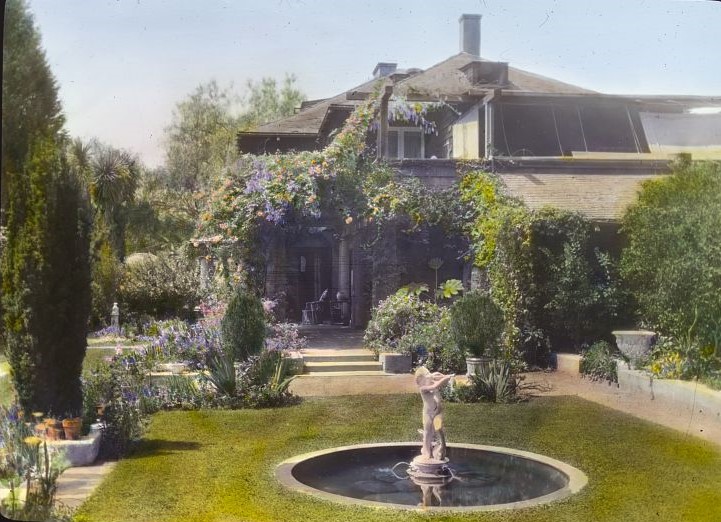 File:Myron Hunt house, 200 North Grand Avenue, Pasadena, California. View to house.jpg