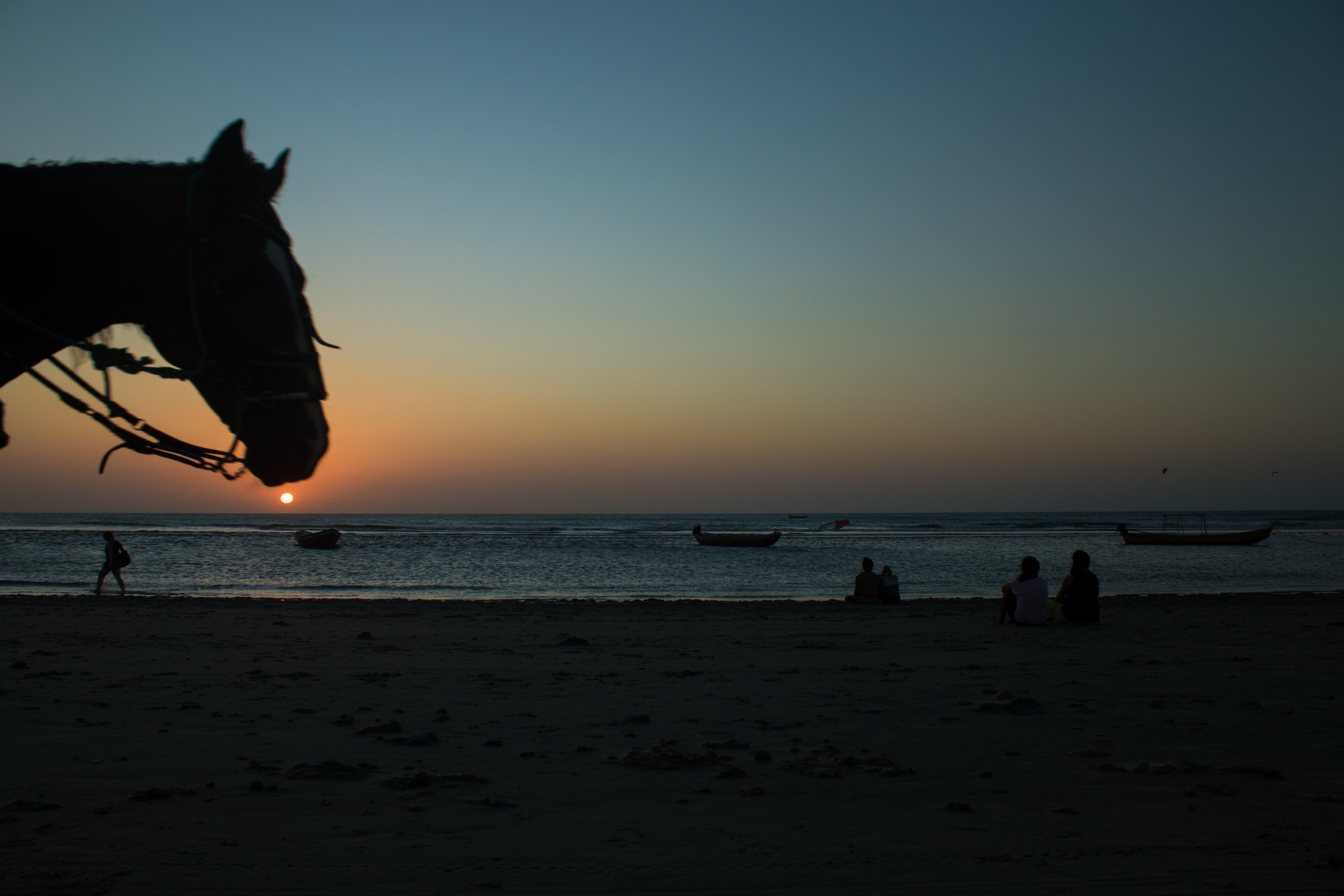 File:Passeio a cavalo em frente à Duna do Por do Sol.jpg - Wikimedia Commons