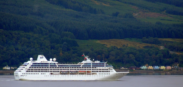 File:Ocean Princess in the Firth of Clyde - geograph.org.uk - 2580360.jpg